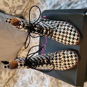 Betsey Johnson “Reyna” boots